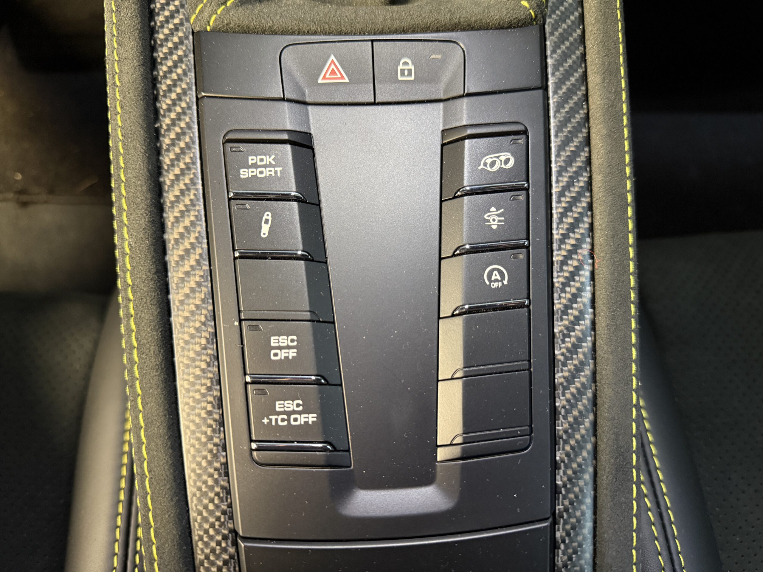 
								Porsche 718 Spyder RS full									