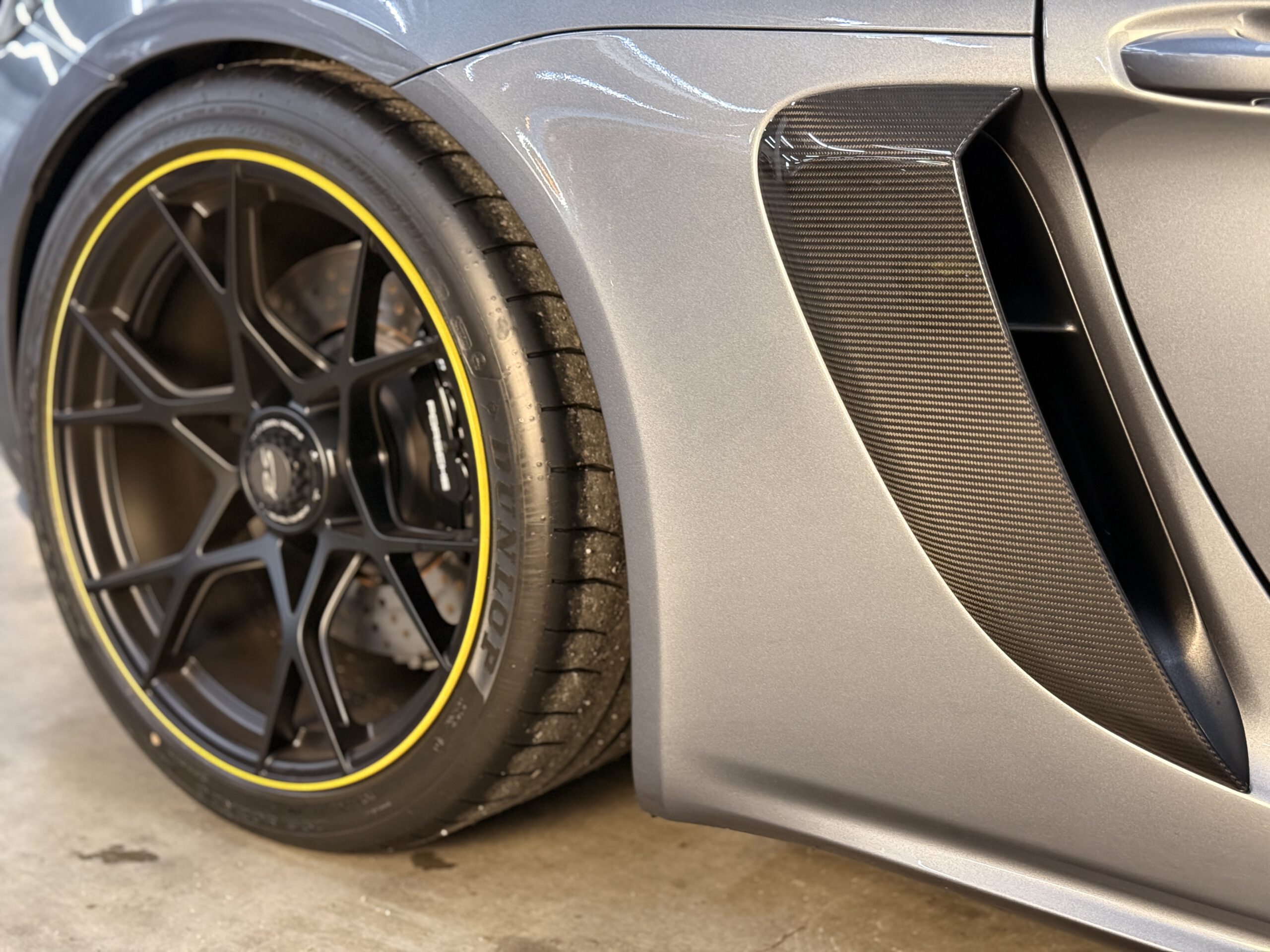 
								Porsche 718 Spyder RS full									