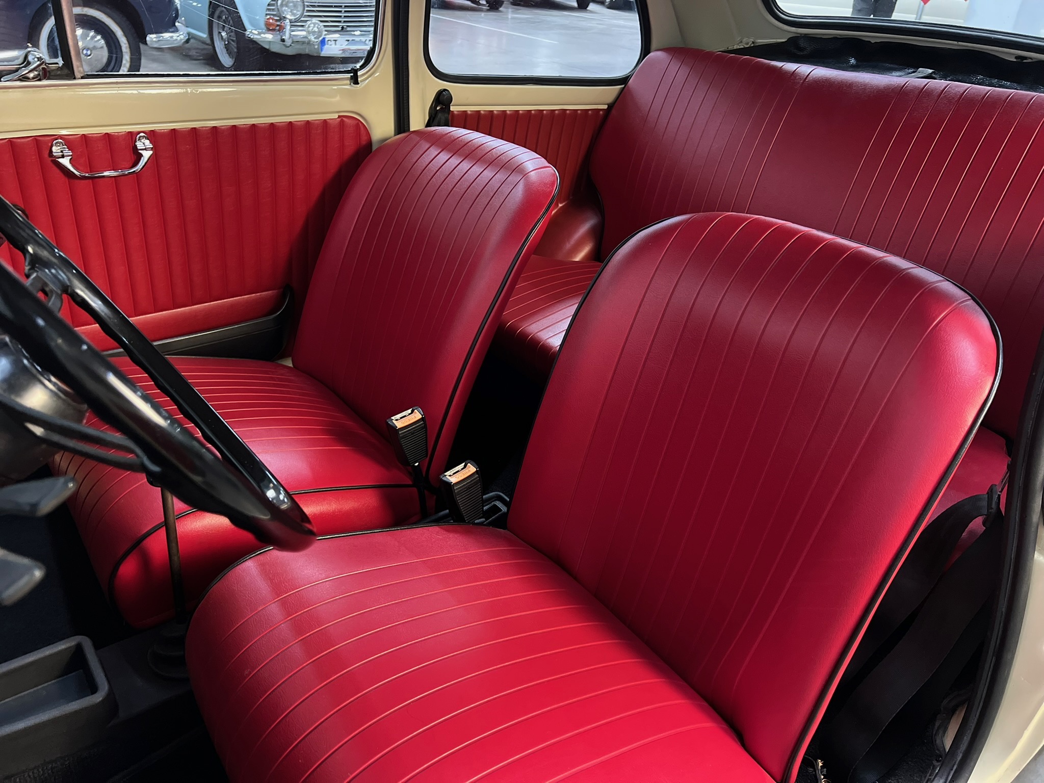 
								Fiat 500 Lusso mit Faltdach, TÜV neu full									