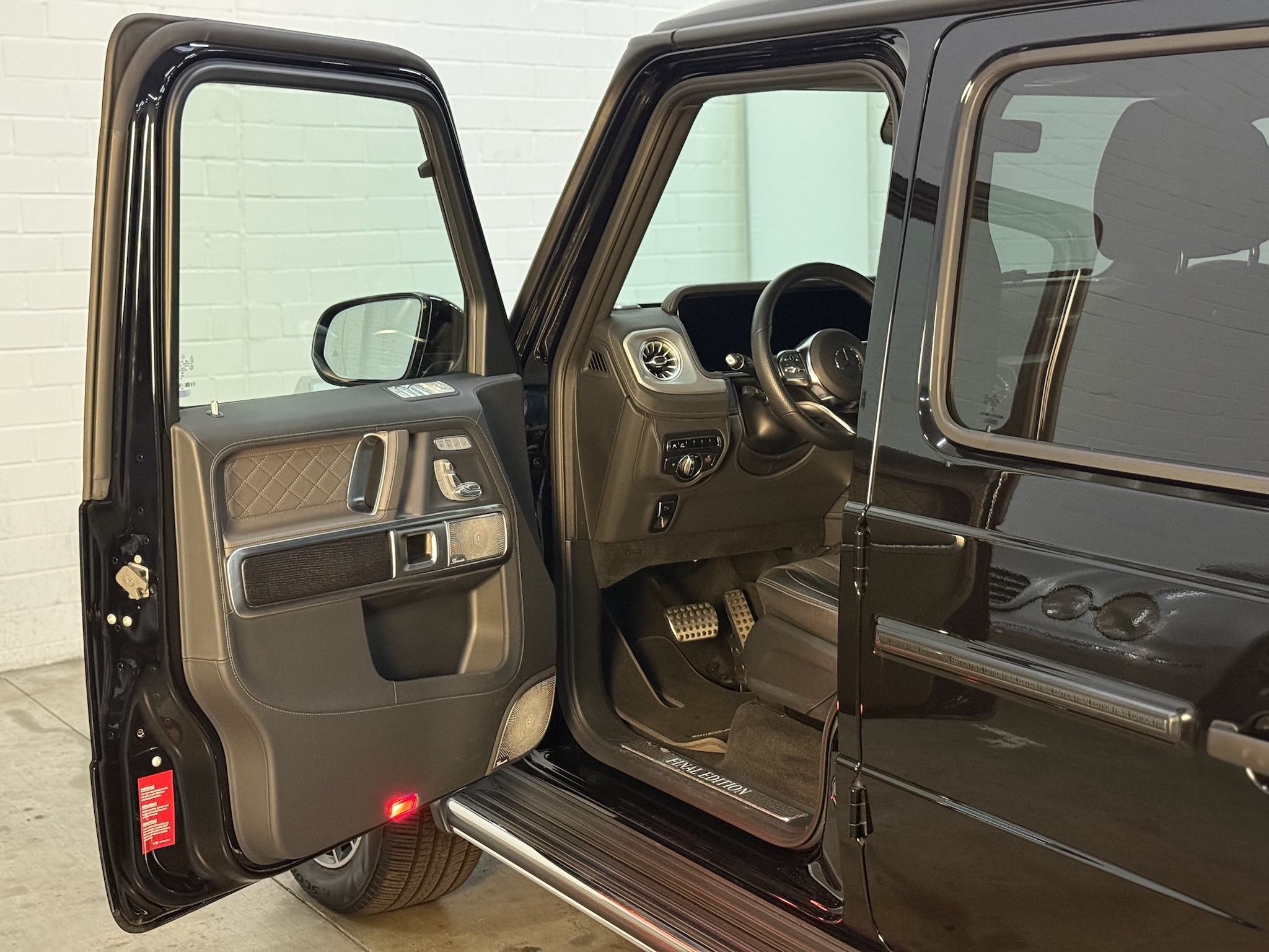 
								Mercedes-Benz G 500 G 500 Final Edition Black (463.260) full									