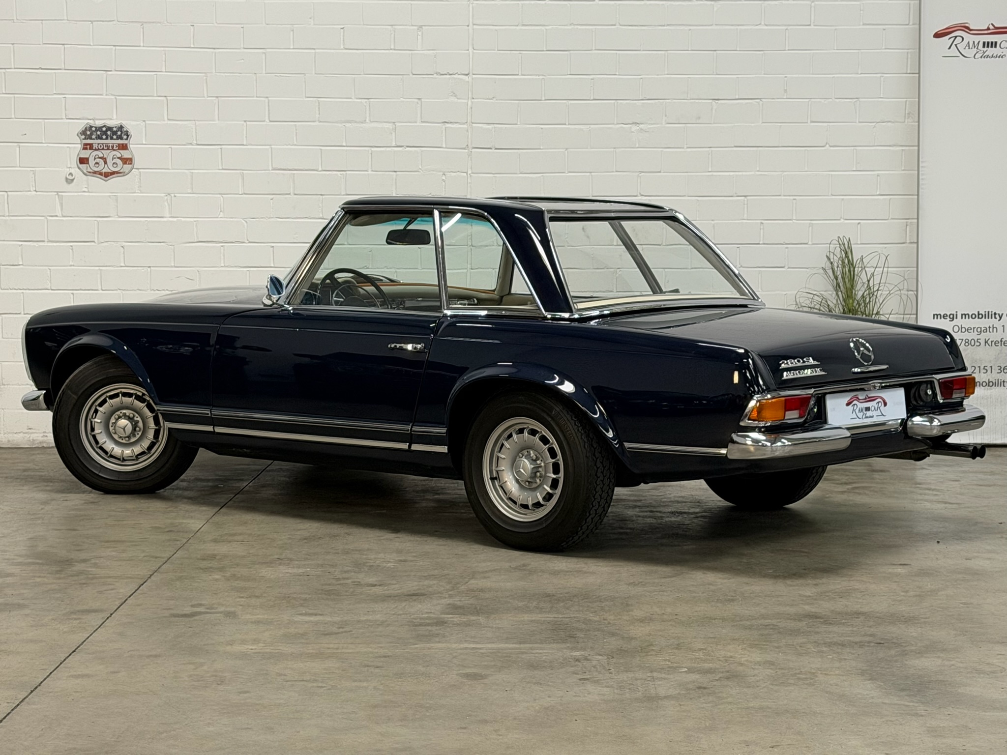 
								Mercedes-Benz 280 SL Pagode deutsches Fahrzeug matching numbers 40Jahre im Familienbesitz full									