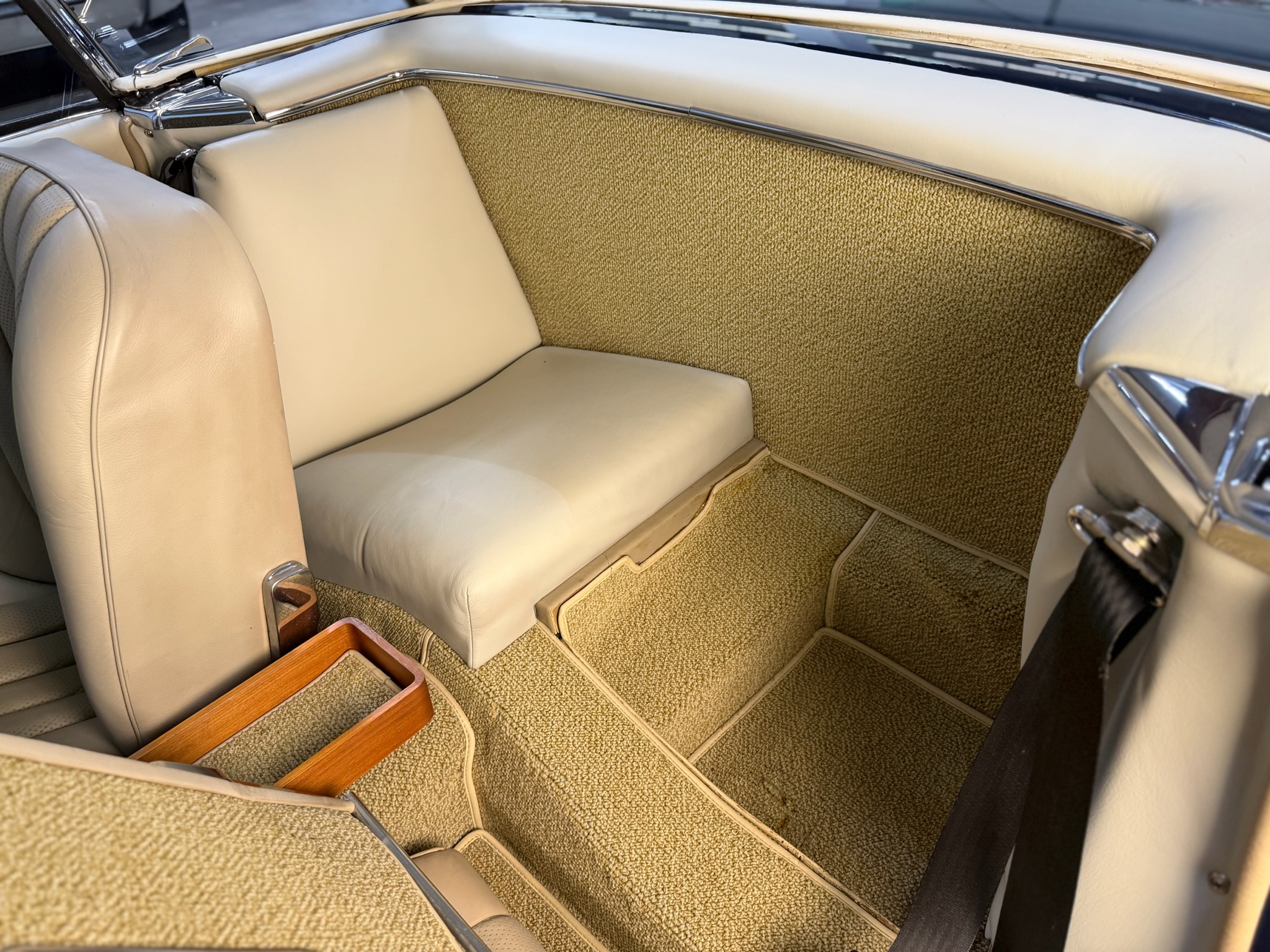 
								Mercedes-Benz 280 SL Pagode deutsches Fahrzeug matching numbers 40Jahre im Familienbesitz full									