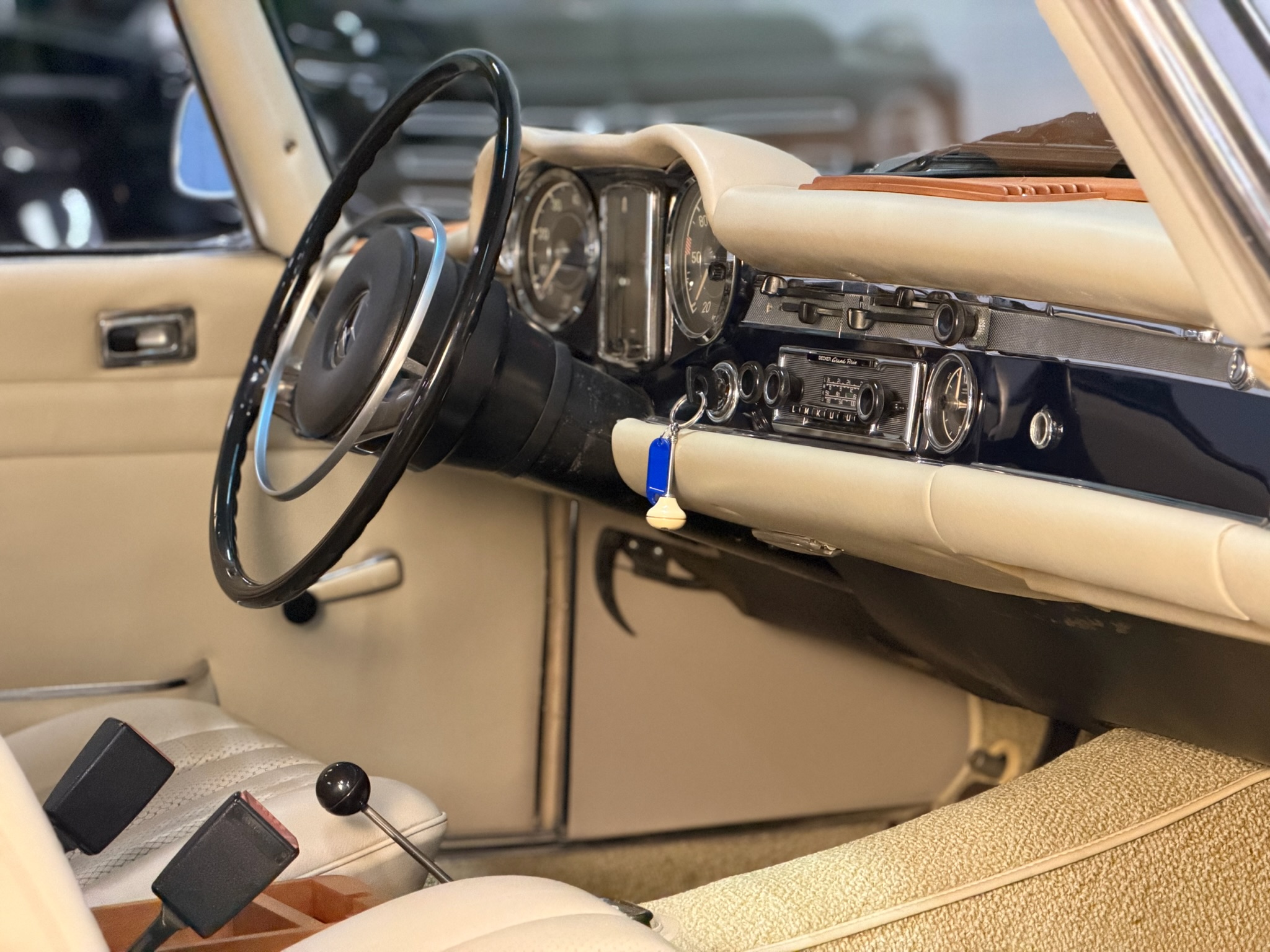 
								Mercedes-Benz 280 SL Pagode deutsches Fahrzeug matching numbers 40Jahre im Familienbesitz full									