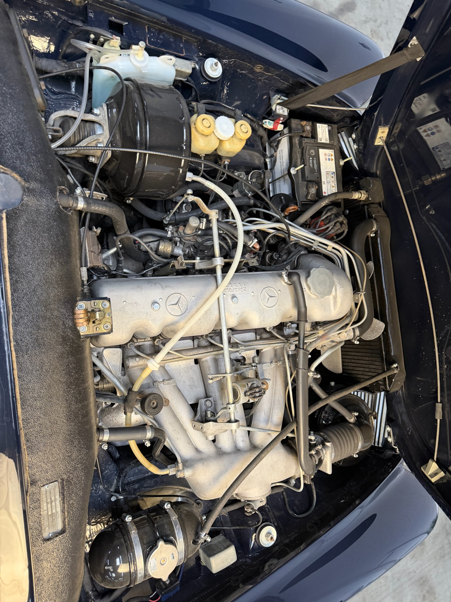 
								Mercedes-Benz 280 SL Pagode deutsches Fahrzeug matching numbers 40Jahre im Familienbesitz full									