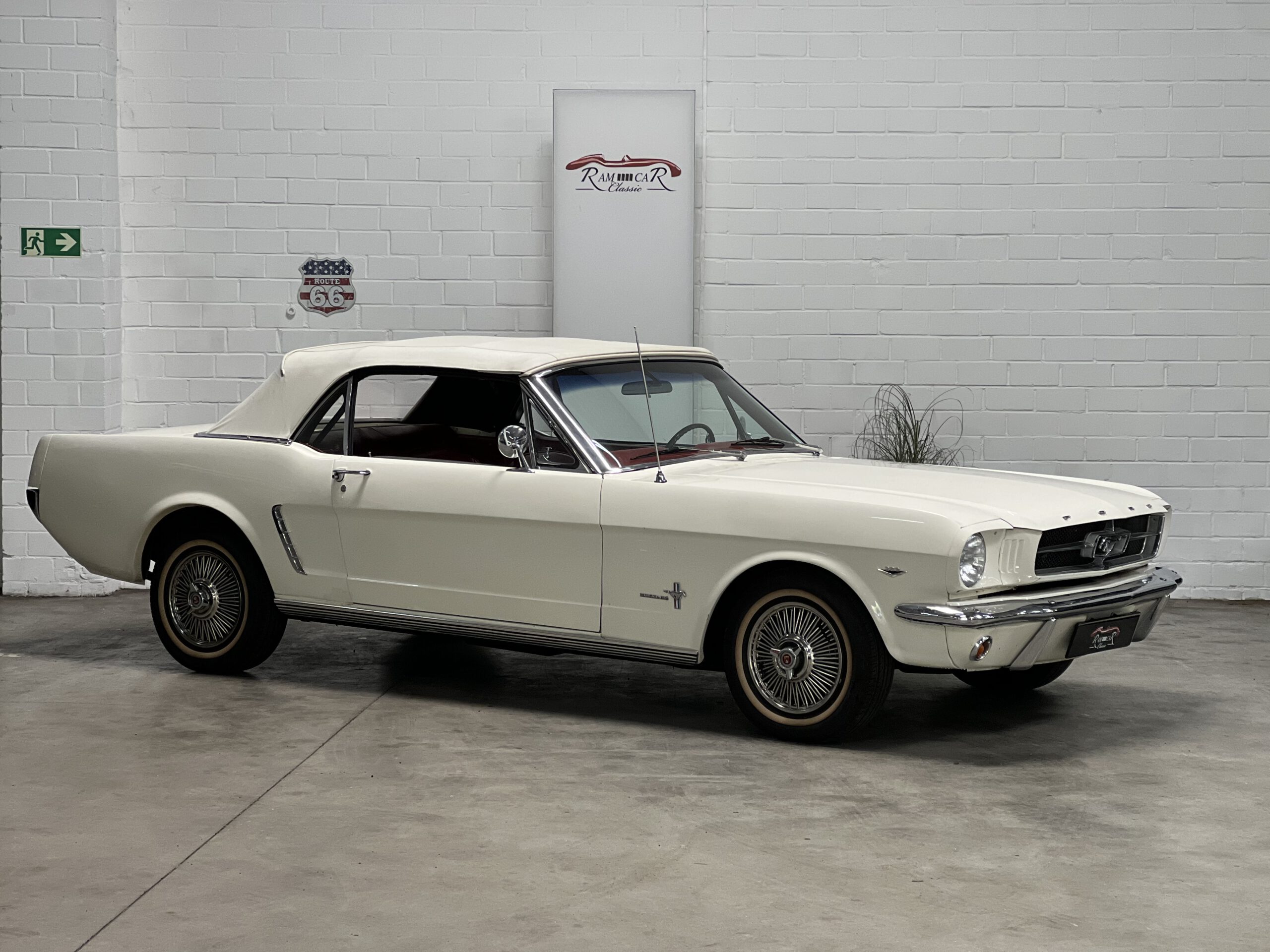 
								Ford Mustang Cabriolet 1965 V8 full									