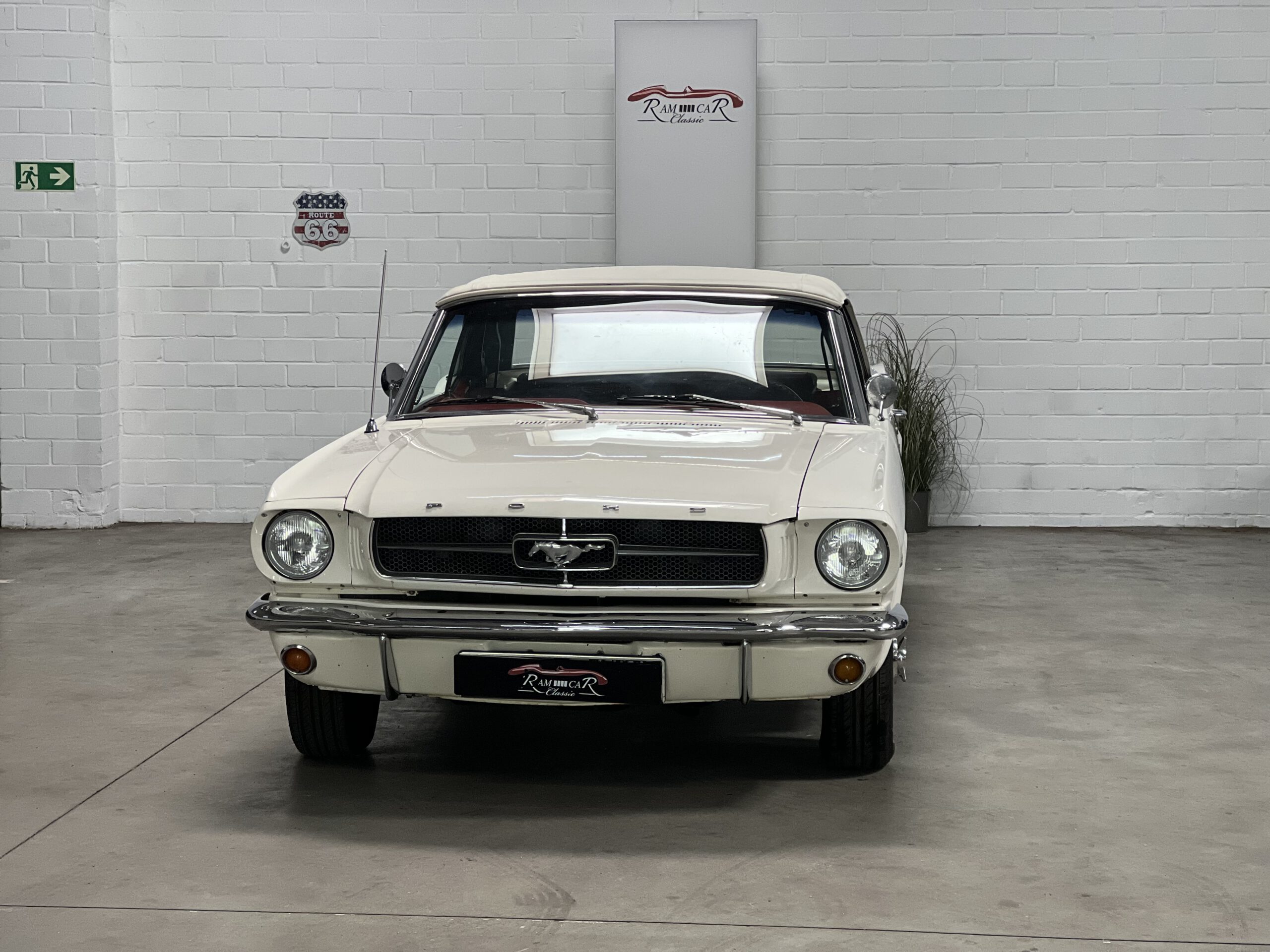 
								Ford Mustang Cabriolet 1965 V8 full									