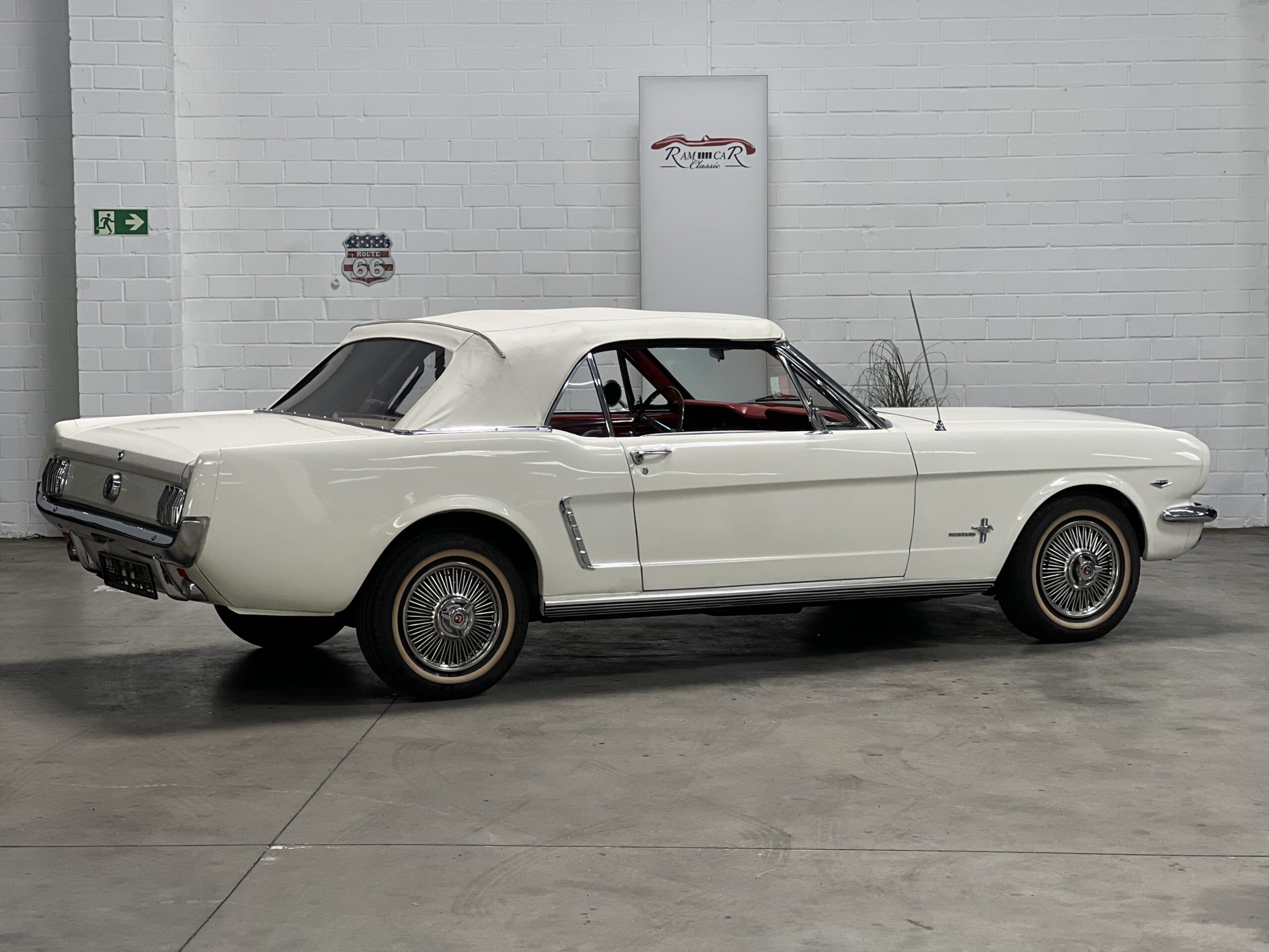 
								Ford Mustang Cabriolet 1965 V8 full									