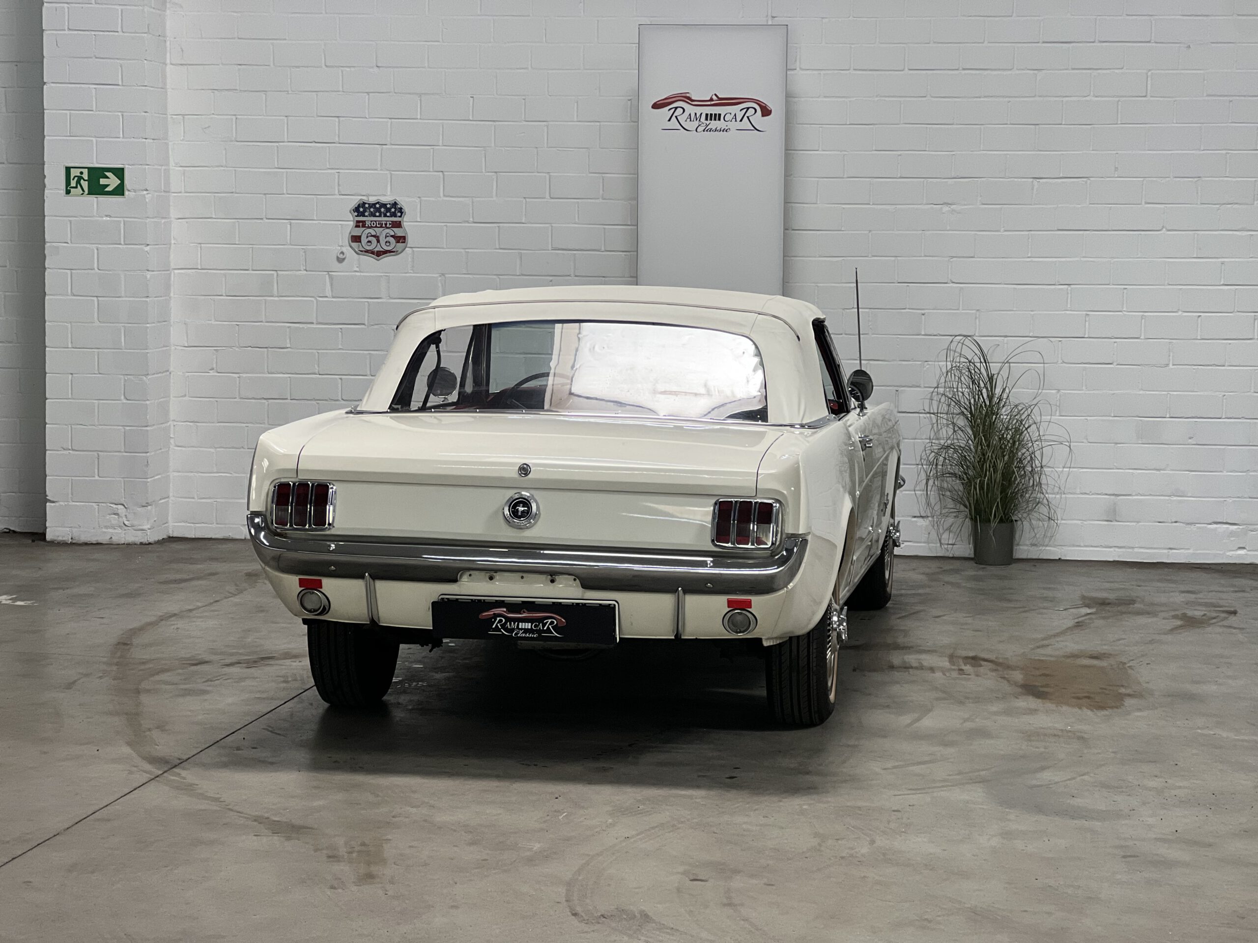 
								Ford Mustang Cabriolet 1965 V8 full									