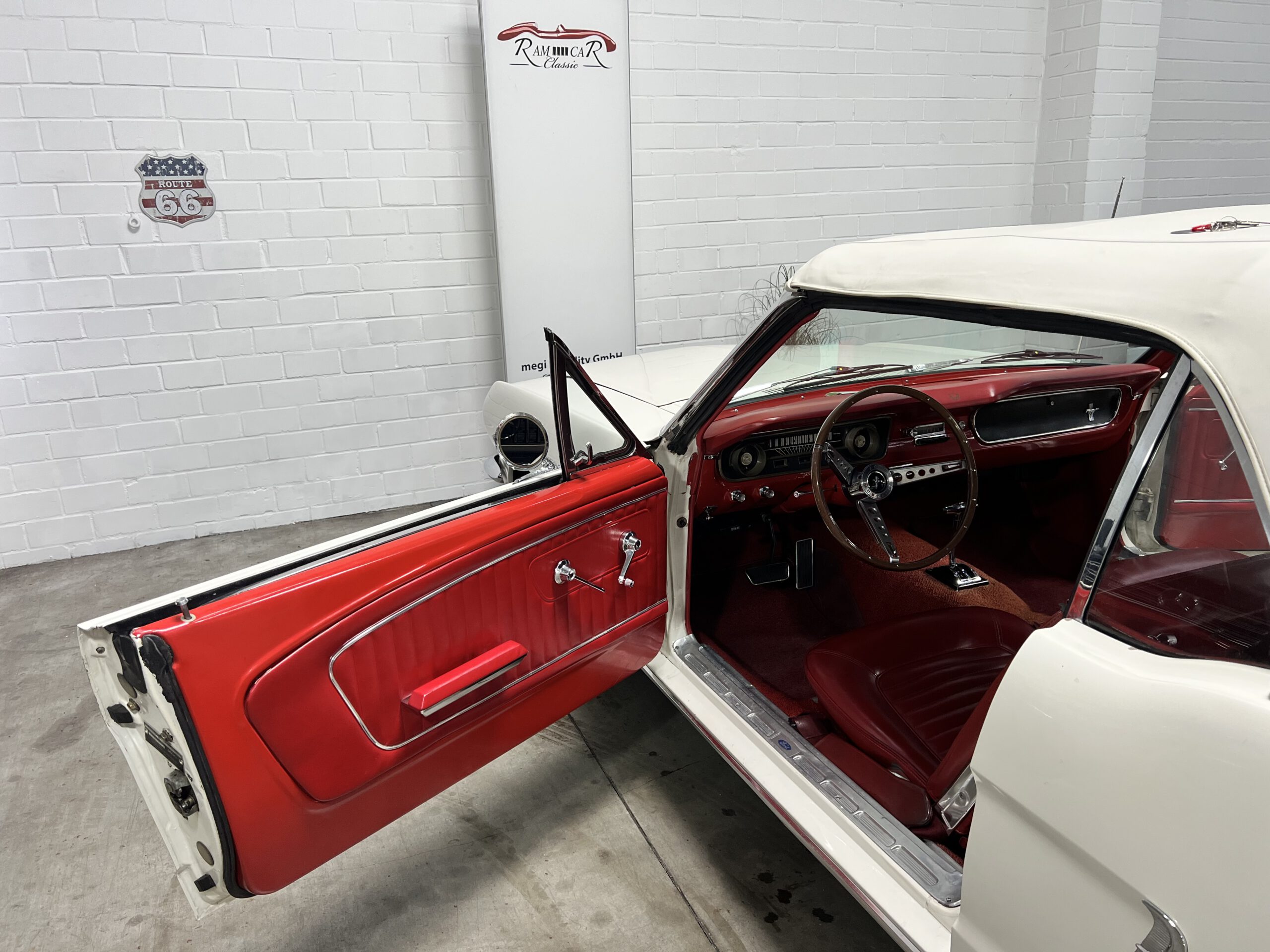 
								Ford Mustang Cabriolet 1965 V8 full									