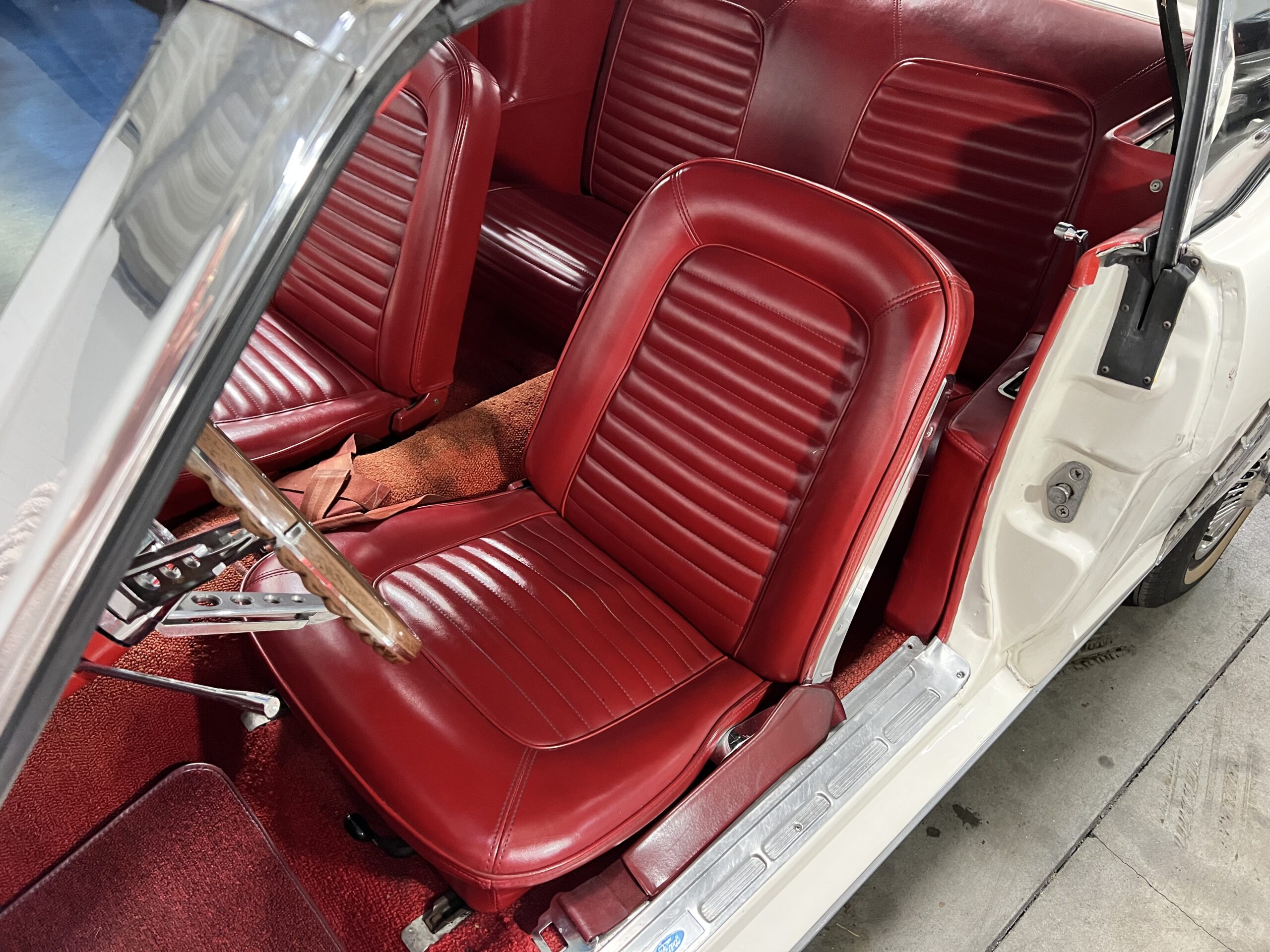 
								Ford Mustang Cabriolet 1965 V8 full									