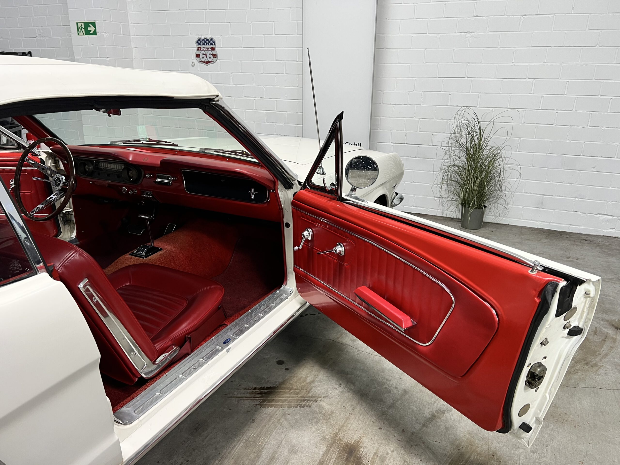 
								Ford Mustang Cabriolet 1965 V8 full									
