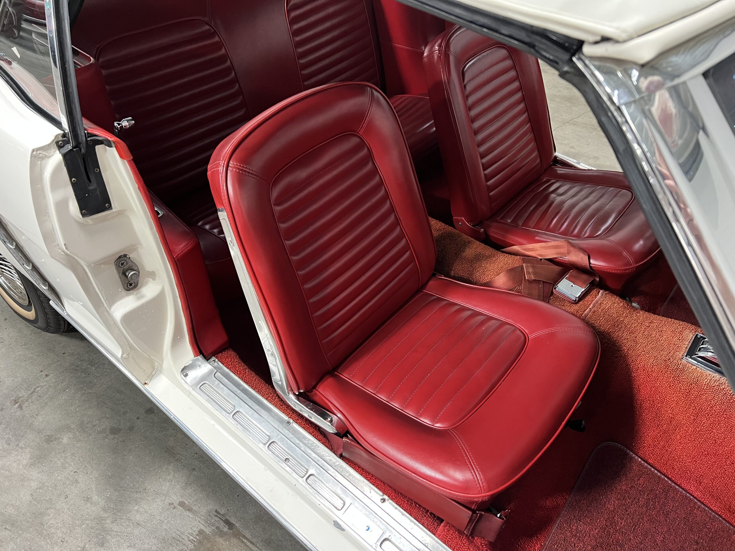 
								Ford Mustang Cabriolet 1965 V8 full									