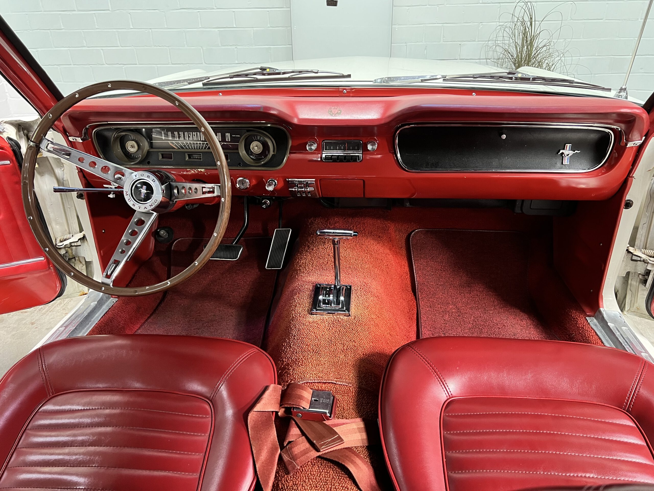 
								Ford Mustang Cabriolet 1965 V8 full									