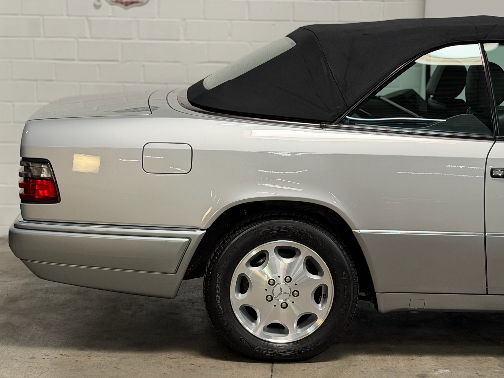 
								Mercedes-Benz E 200 Cabriolet (W124) – Originalzustand – Sammlerfahrzeug full									