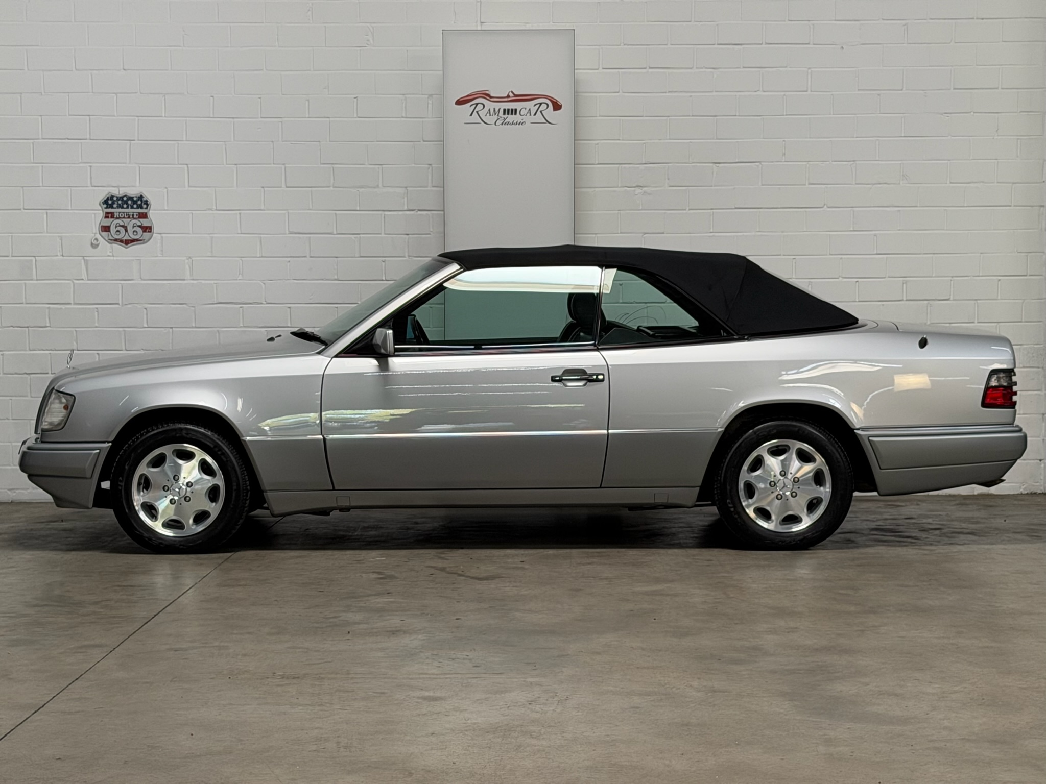 
								Mercedes-Benz E 200 Cabriolet (W124) – Originalzustand – Sammlerfahrzeug full									