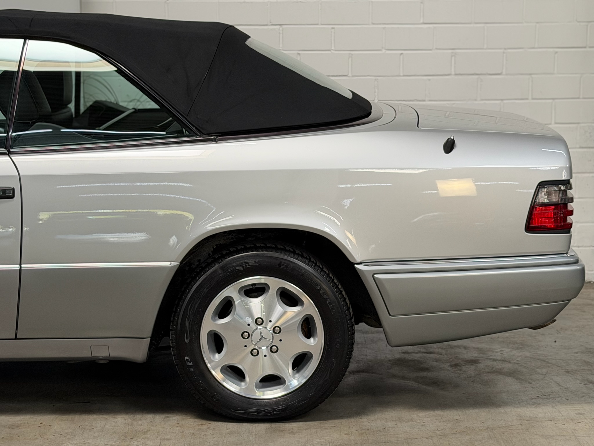 
								Mercedes-Benz E 200 Cabriolet (W124) – Originalzustand – Sammlerfahrzeug full									