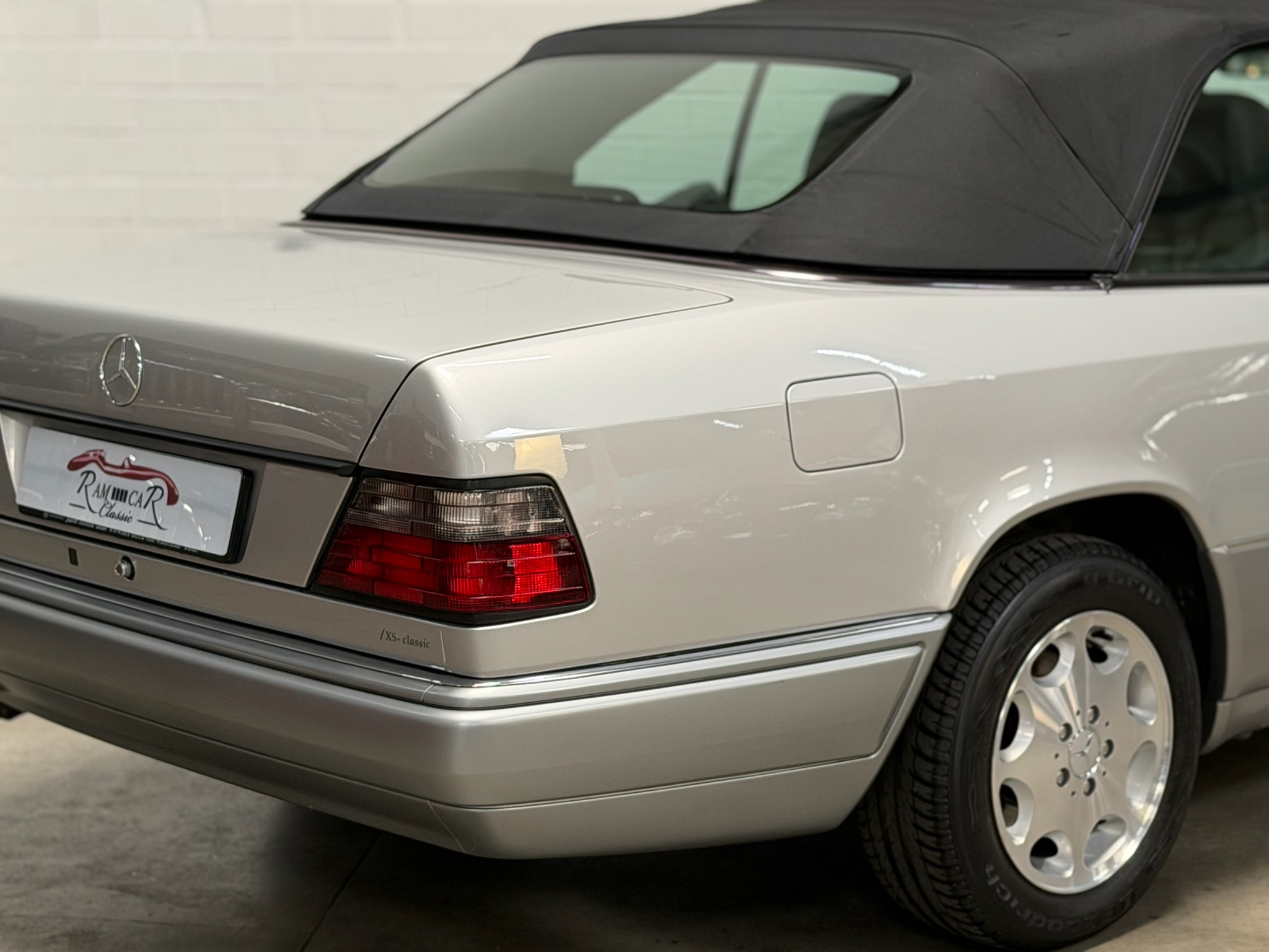 
								Mercedes-Benz E 200 Cabriolet (W124) – Originalzustand – Sammlerfahrzeug full									