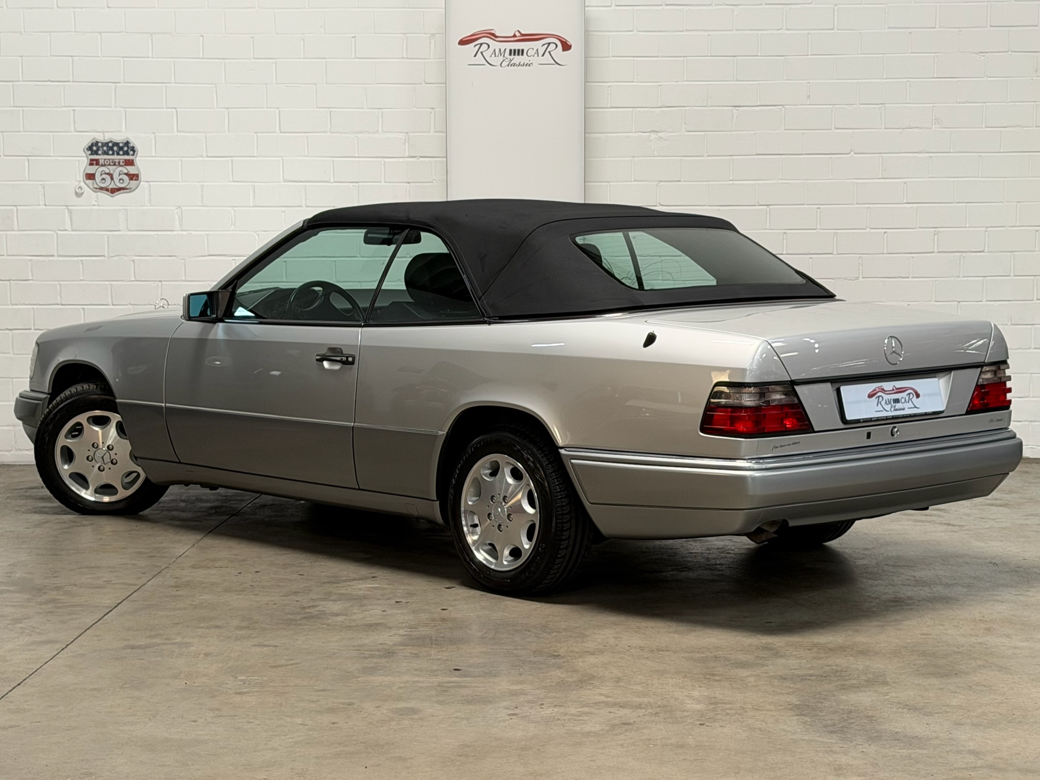 
								Mercedes-Benz E 200 Cabriolet (W124) – Originalzustand – Sammlerfahrzeug full									