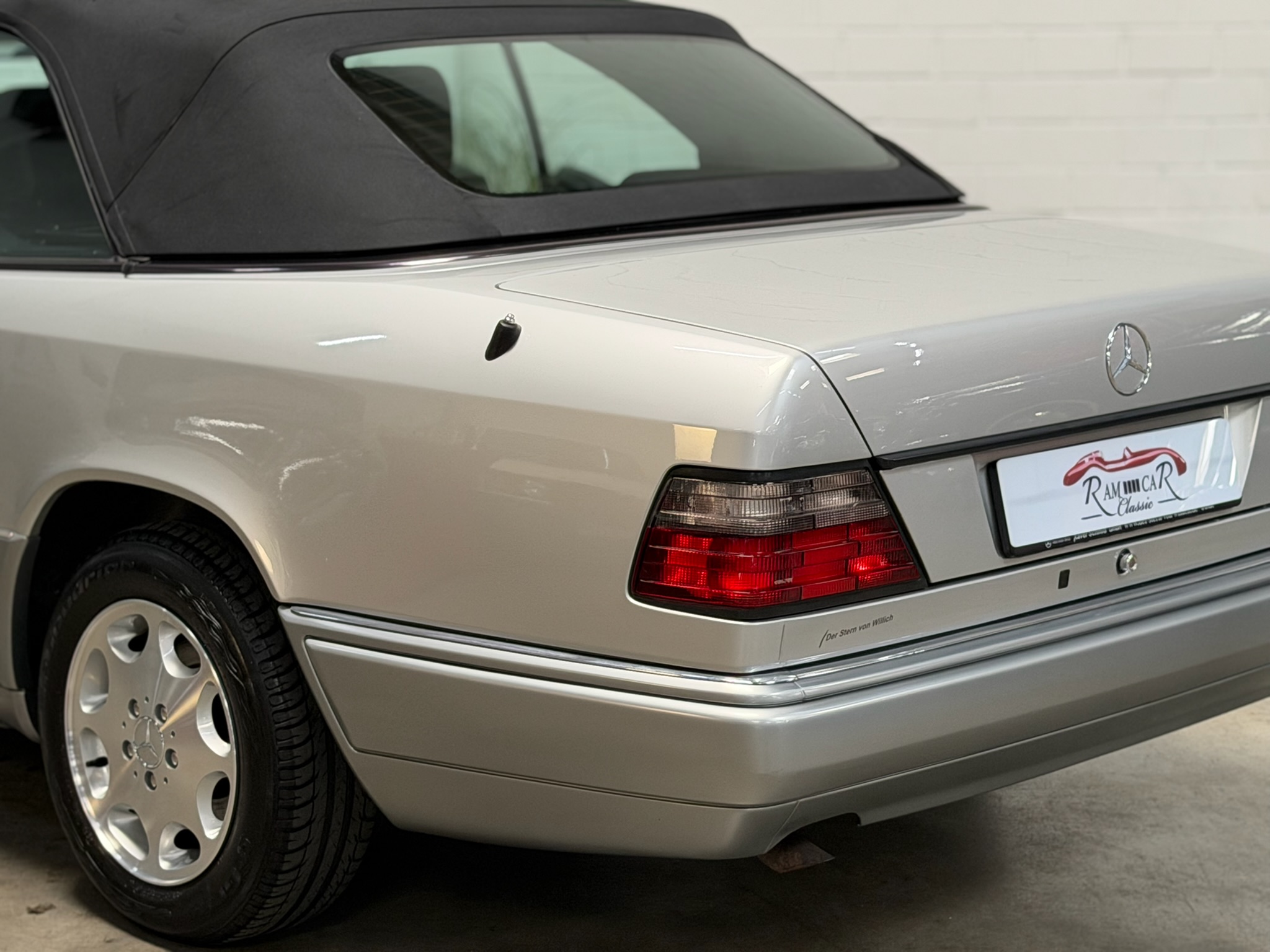 
								Mercedes-Benz E 200 Cabriolet (W124) – Originalzustand – Sammlerfahrzeug full									