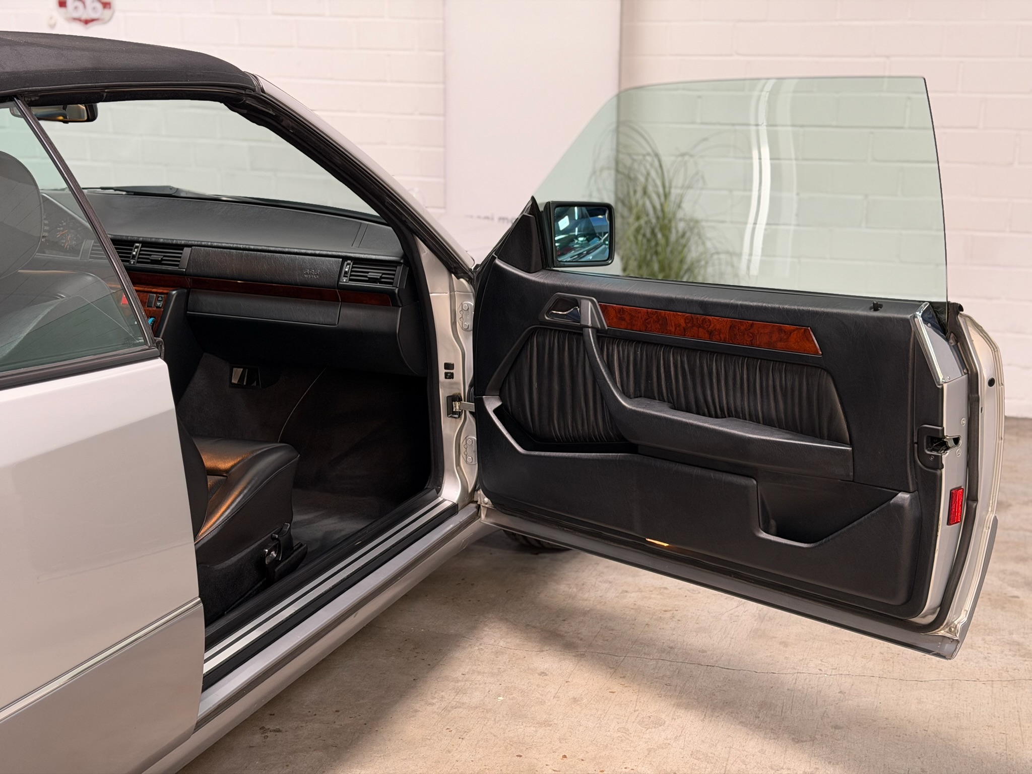 
								Mercedes-Benz E 200 Cabriolet (W124) – Originalzustand – Sammlerfahrzeug full									