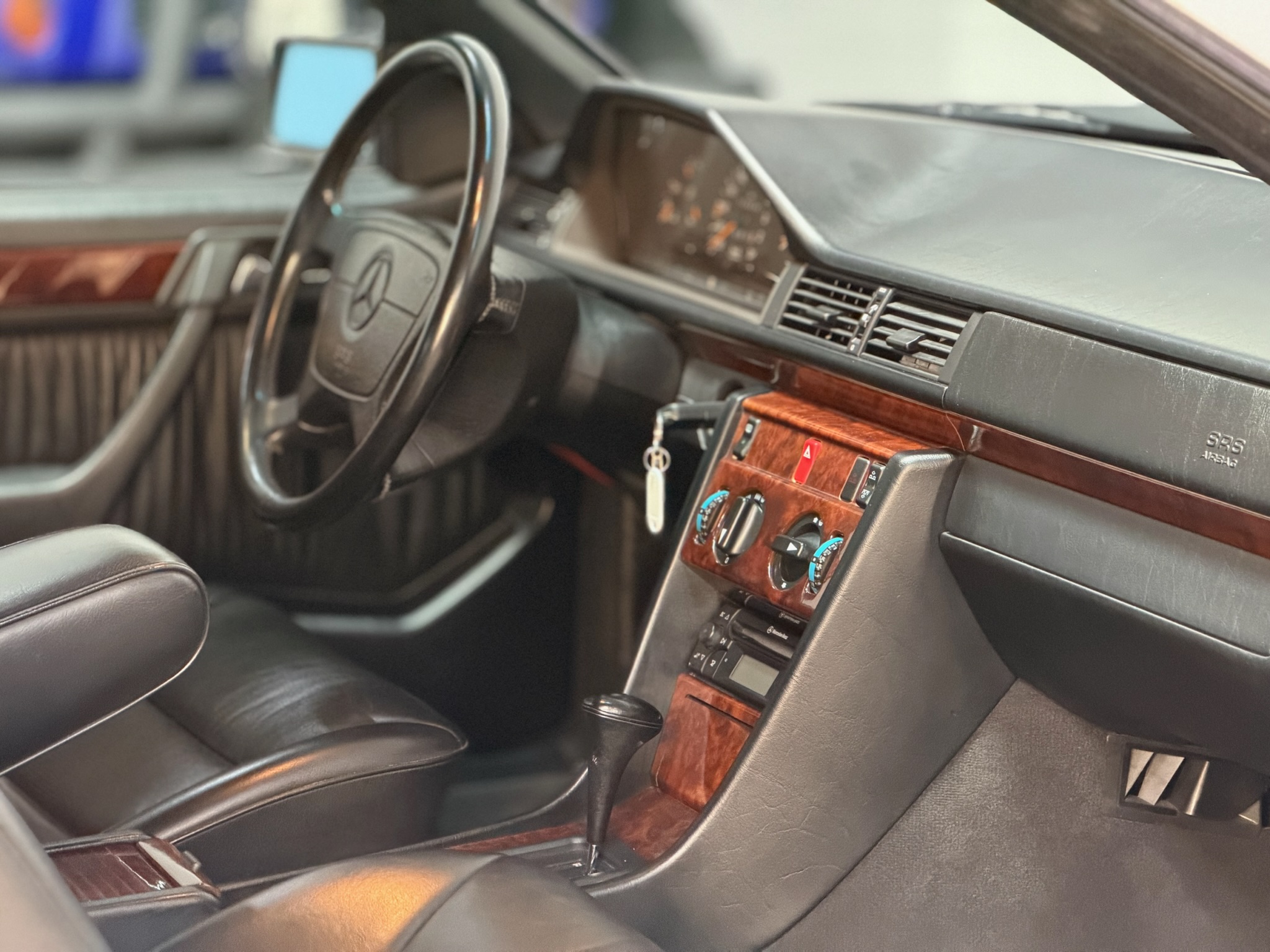 
								Mercedes-Benz E 200 Cabriolet (W124) – Originalzustand – Sammlerfahrzeug full									