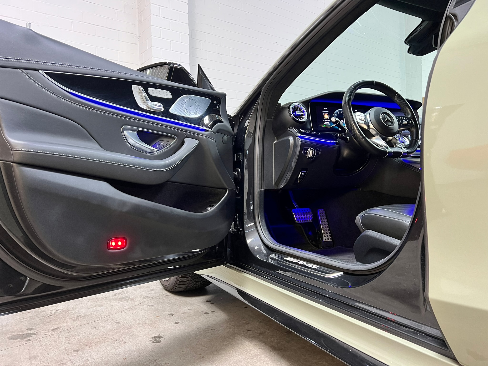 
								Mercedes-Benz AMG GT 63 4Matic Coupe AMG Speedshift MCT 9G full									